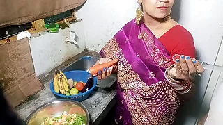 सेक्सी भाभी को मॉर्निंग में किचन में खाना बनाते समय चोदा XXX Kitchen Lovemaking